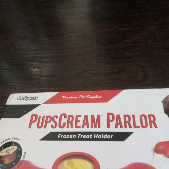 NEW GoSports Pupscream Parlor Non-Slip Frozen Dog Treat Ice Cream Holder No Mess - Picture 2 of 13